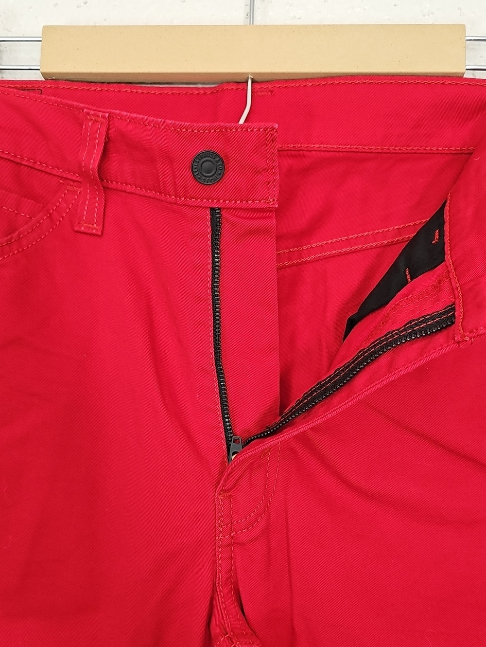 Levi's Red Men’s Jeans - Classic 5-Pocket Style. - Picture 6 of 8
